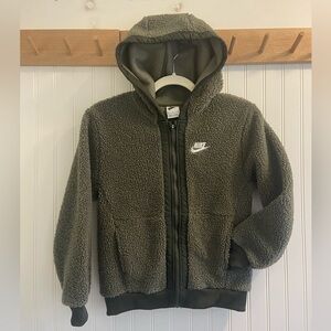 Nike Faux Sherpa Hooded Jacket Olive Green Zip Pockets Soft Warm Kids Medium